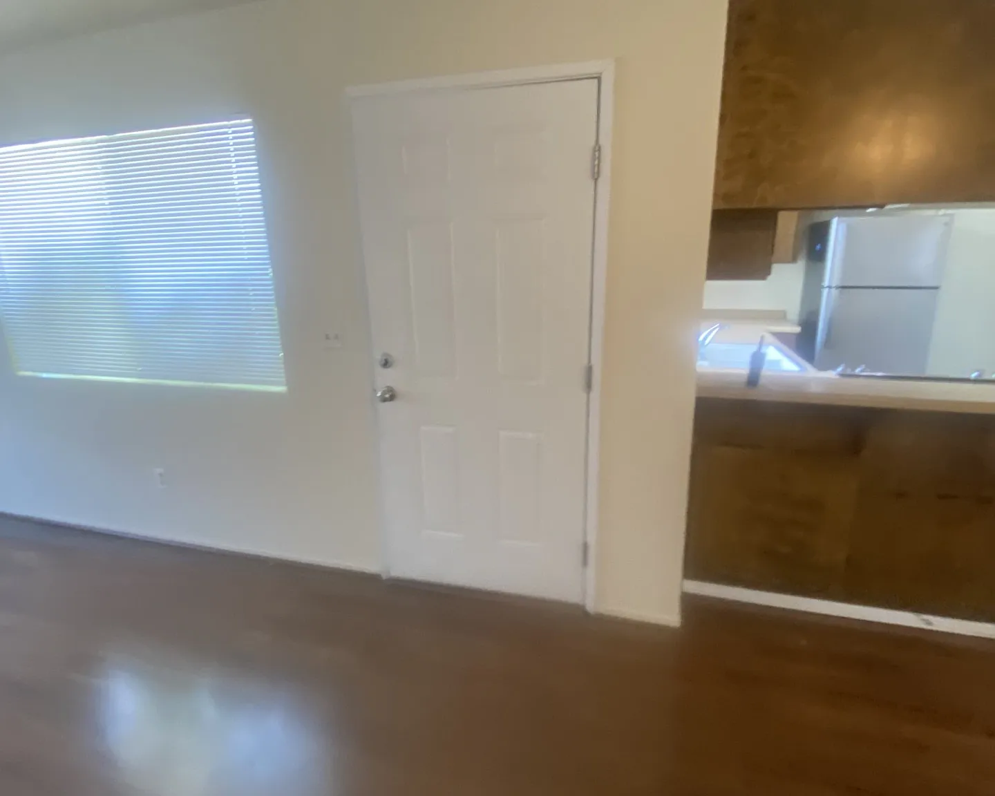 3 bed, 1100 sqft, $2,495 — Photo 2