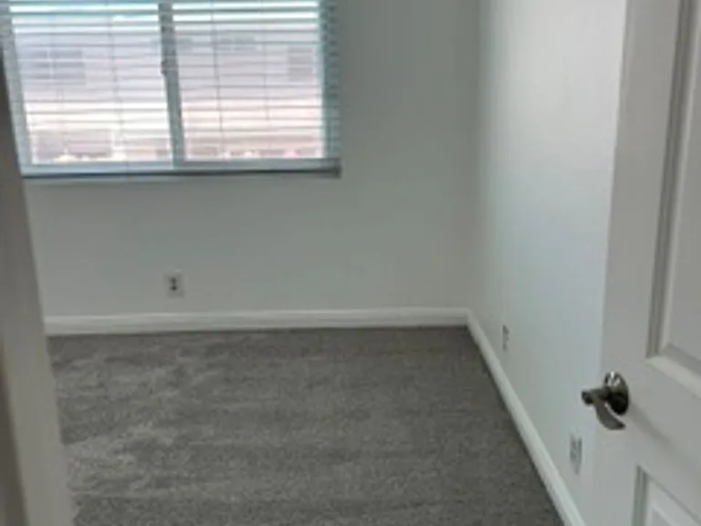 8591 Naples Dr — Photo 27