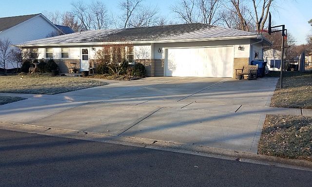 1st image of 303 Illini Dr