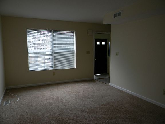 4th image of 19 N Harbor St #B