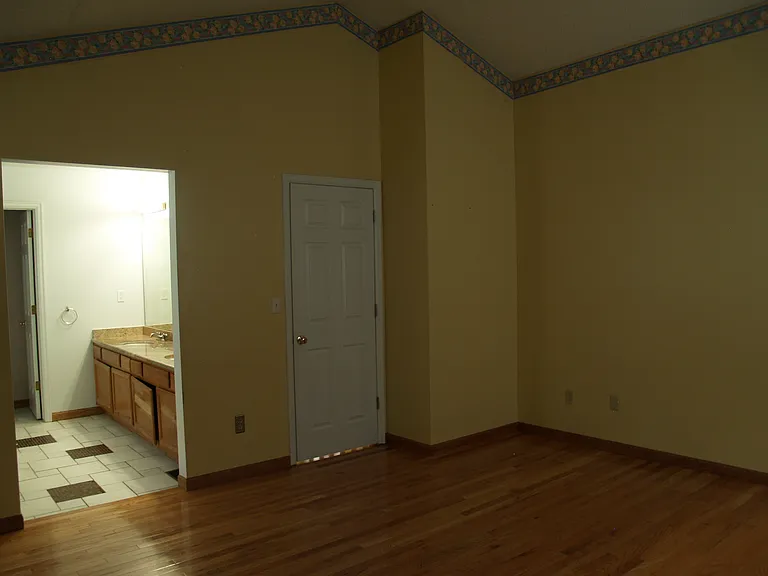 2419 S Gray Dr — Photo 14