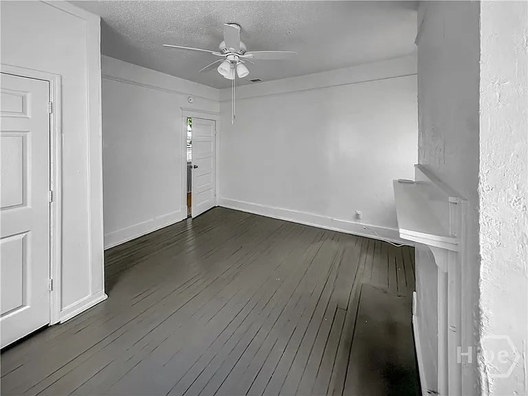 1022 W 46th St — Photo 13