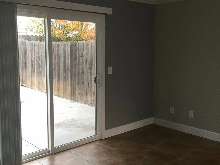 2 Bedroom / 1 Bathroom Townhome in Bay Point — Photo 6