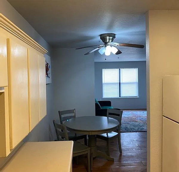 716 S County Line Rd #4 — Photo 2