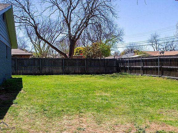 3rd image of 2402 Ivanhoe Ln