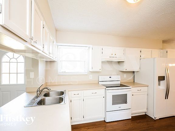 5th image of 606 Sunblest Blvd S