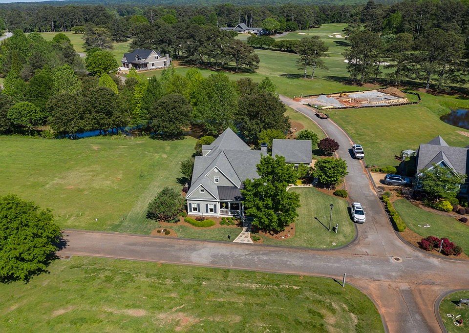 2nd image of 1052 Mountain View Way