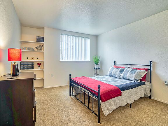 4th image of 720 SE Oak Glen Way #213