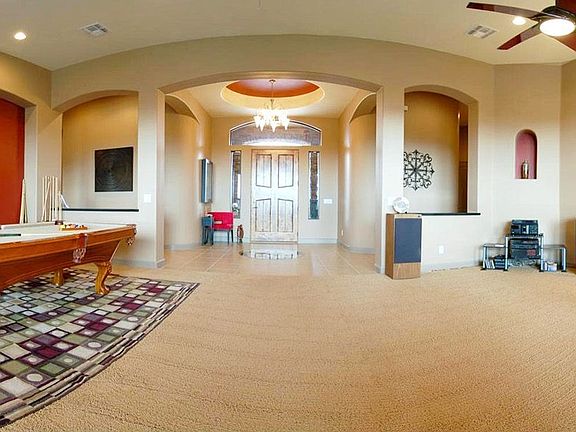 Large front room, Great for Entertaining