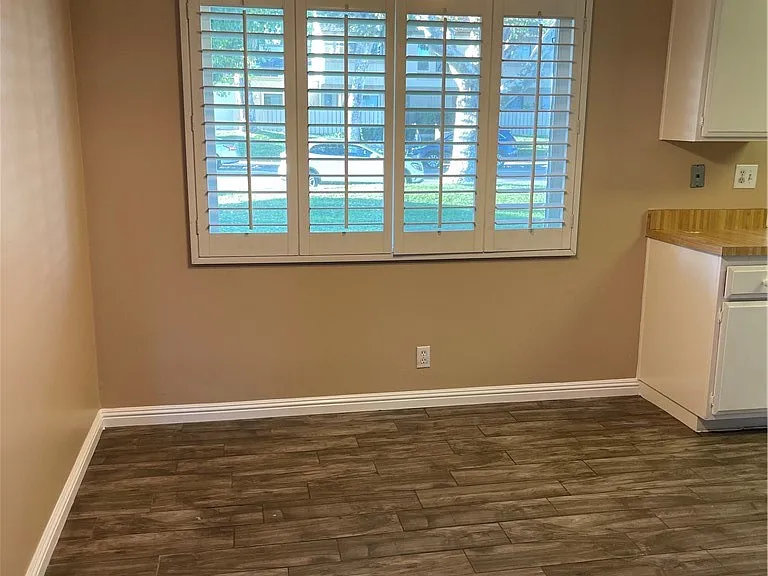 341 Meadow Ct — Photo 2