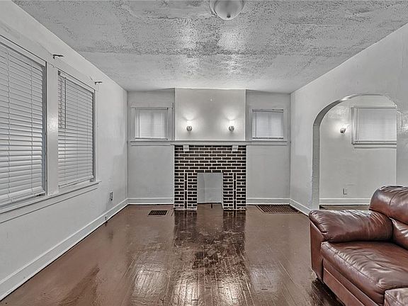 4th image of 2659 Glen Mawr St