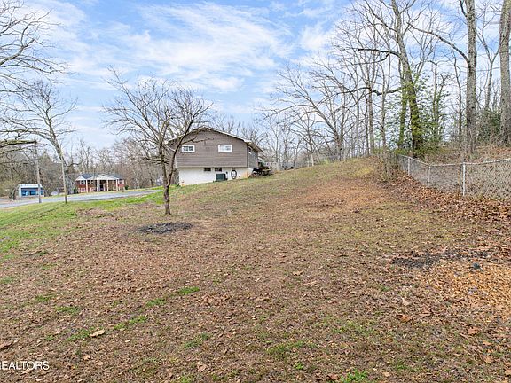3rd image of 9650 Ford Rd
