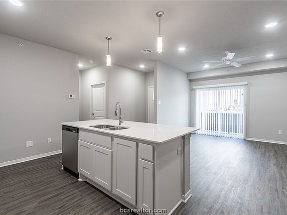 4th image of 1326 Prairie Dr #923