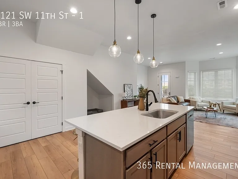 1121 SW 11th St #1 — Photo 10