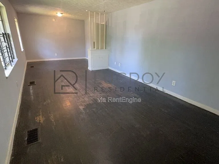 1339 Maria Dr — Photo 4