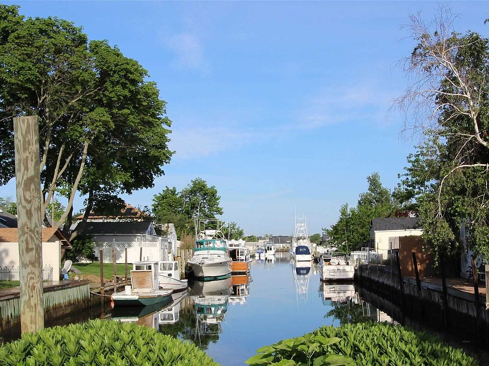 128 Coolidge Ave, Amity Harbor, NY 11701 Zillow