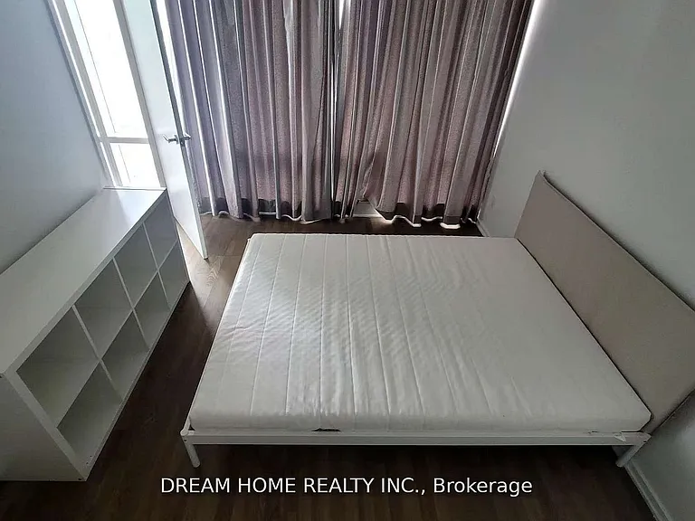 1 Bloor St E #3708 — Photo 9