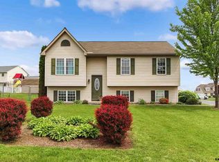 305 Chestnut St, Mount Wolf, PA 17347