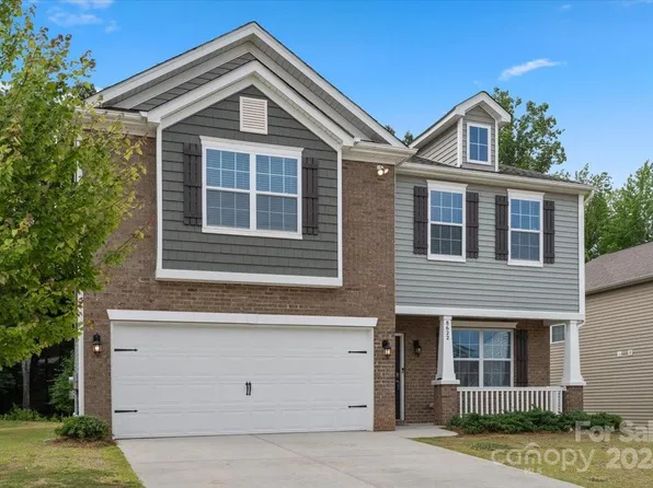 8622 Hunters Knoll Ln, Charlotte, NC 28215