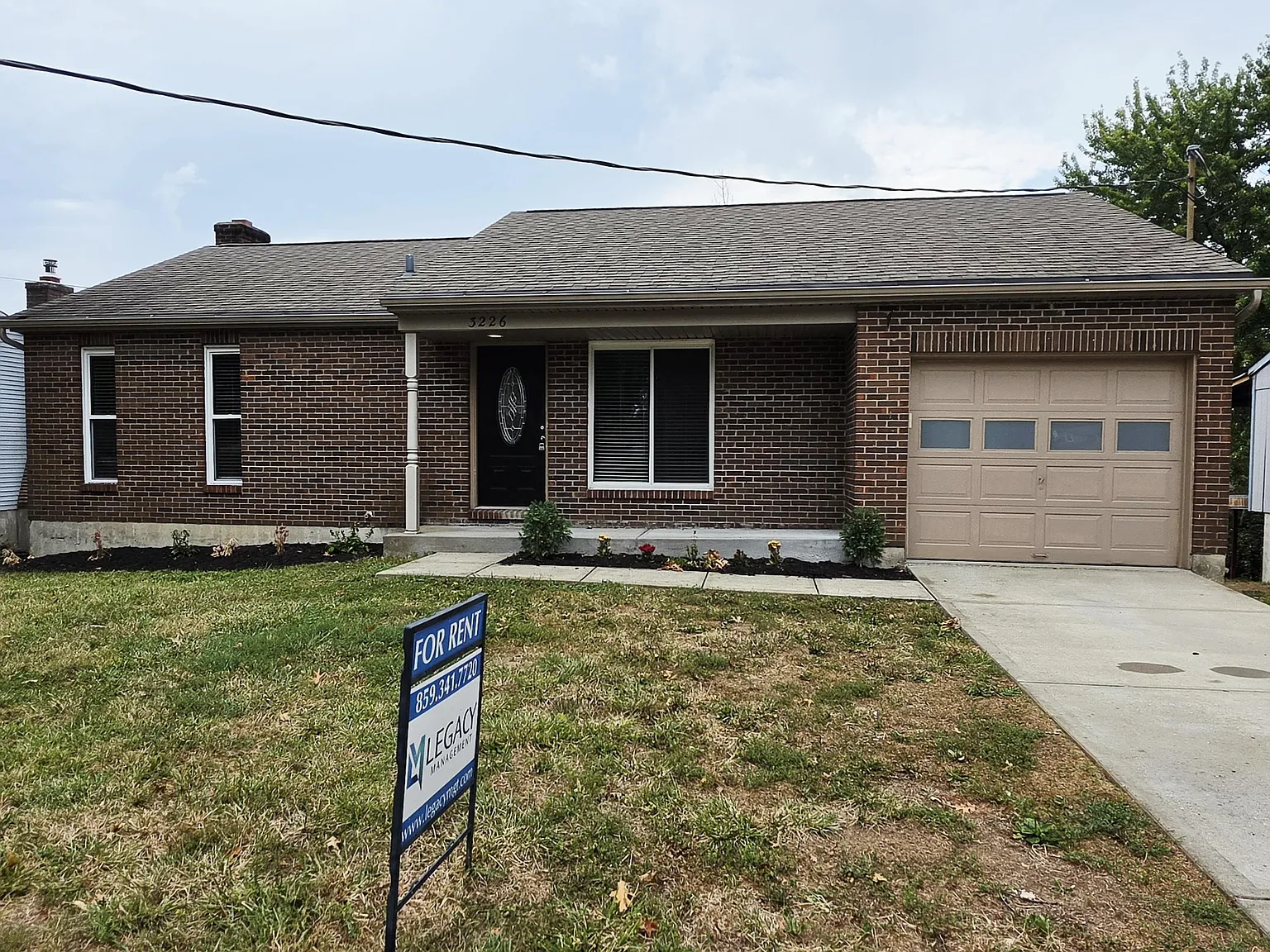 4 bed, 2.5 bath, 1450 sqft, $2,250 — Photo 1