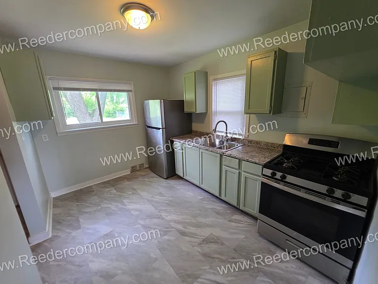 3317 173rd St — Photo 4