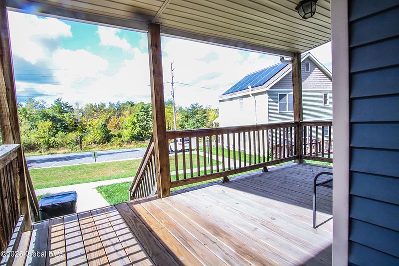 3rd image of 713 Burden Avenue