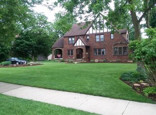 6063 Pearl Rd, Parma Heights, OH 44130