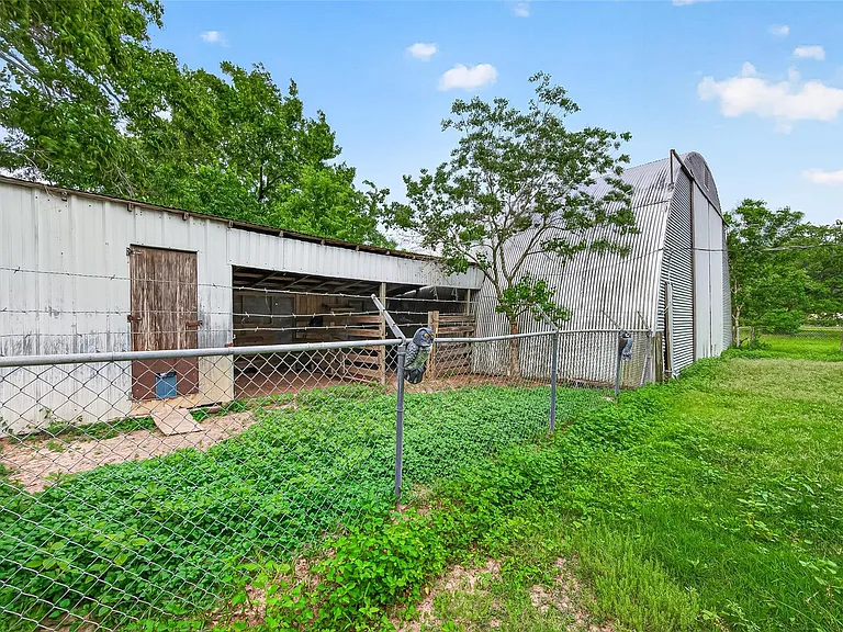 8111 Main St — Photo 38