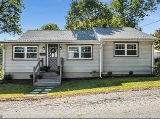 6 Cottage Circle Rd, Denville, NJ 07834
