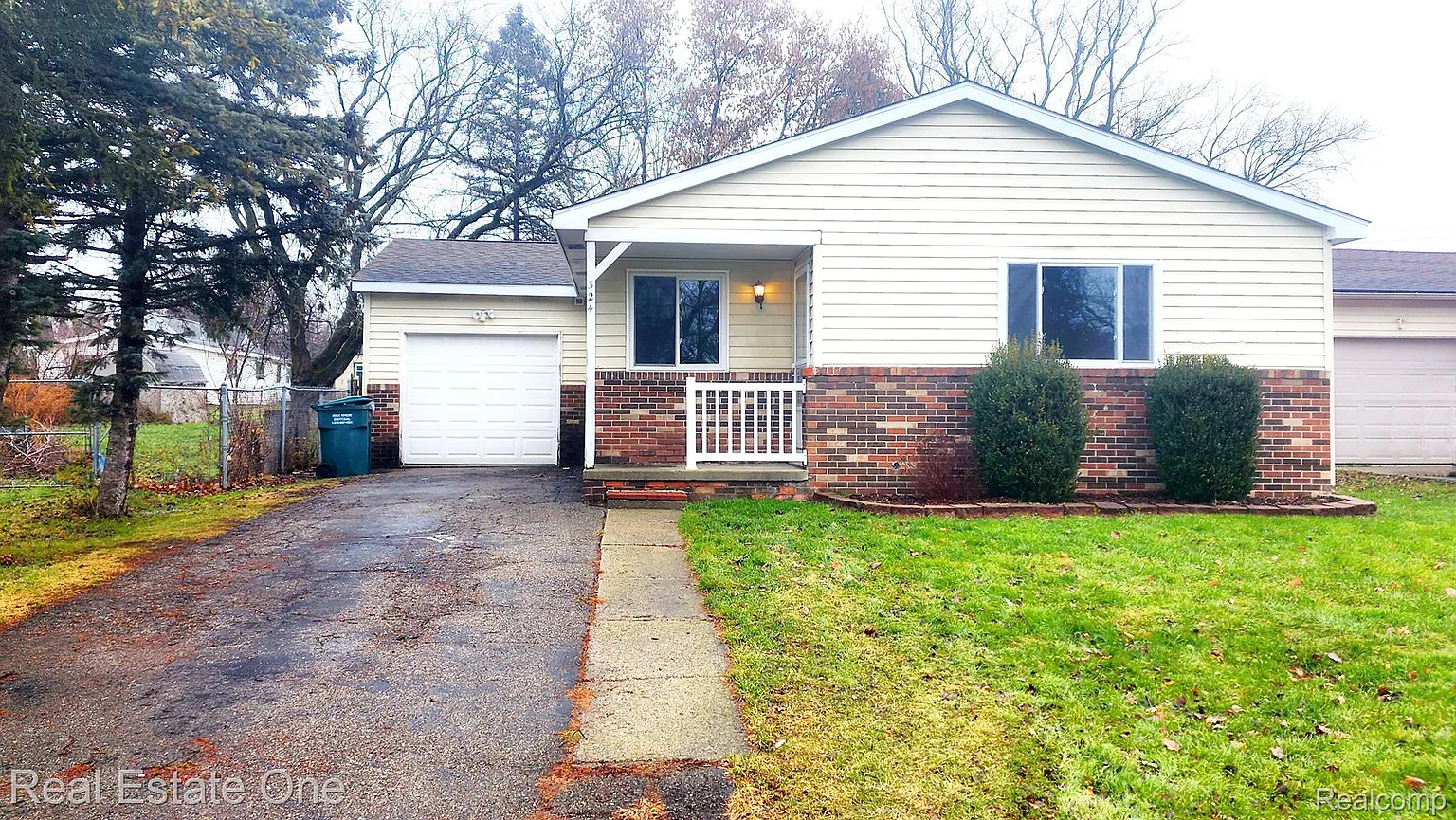 324 Oriole St photo 1