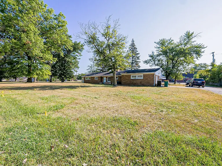 20862 Kenwood St — Photo 32