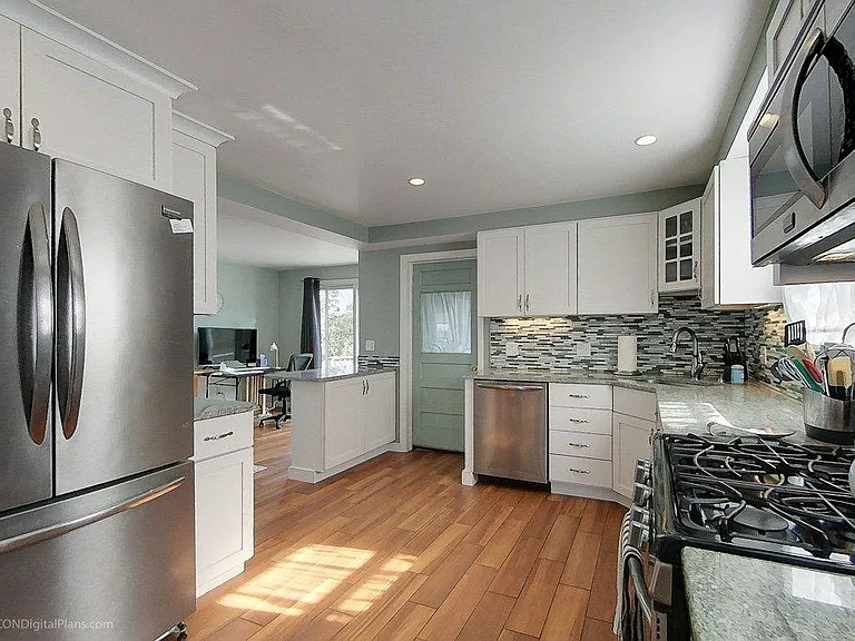 16 Robinson St — Photo 3