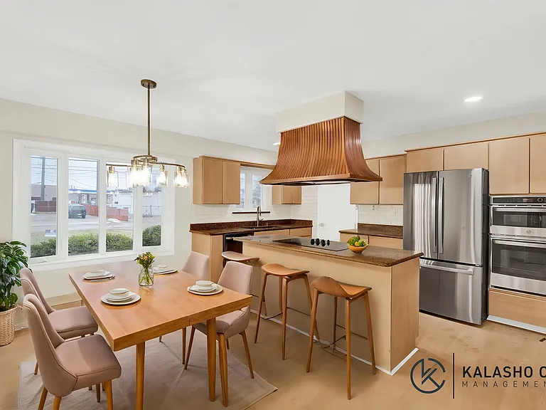 915 James K Blvd — Photo 5