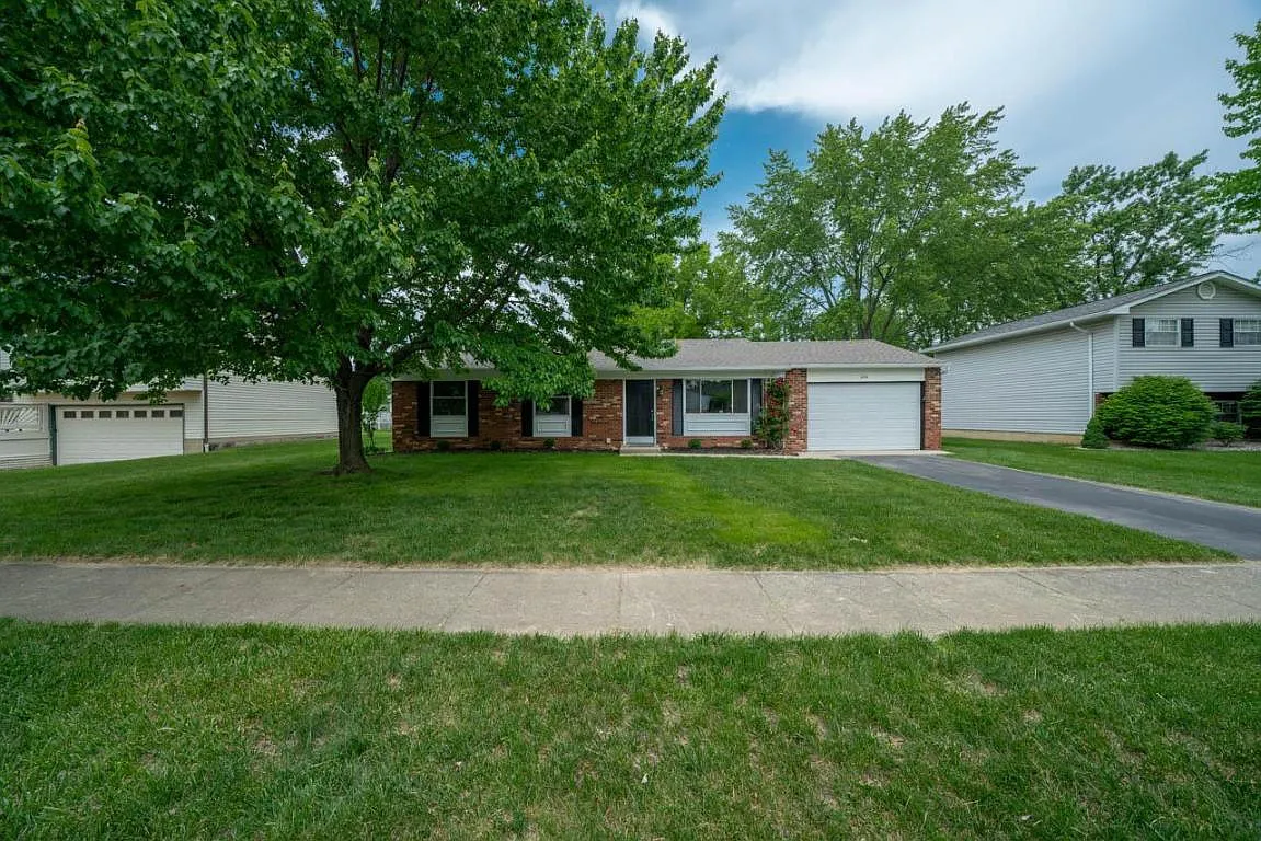 6656 Helm Ave photo 1