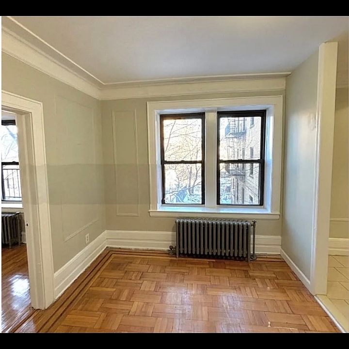 2nd image of 222 Roseville Ave #403