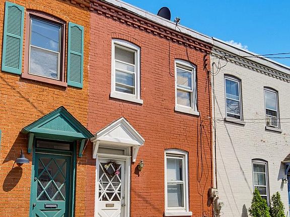 2nd image of 438 Chambers St