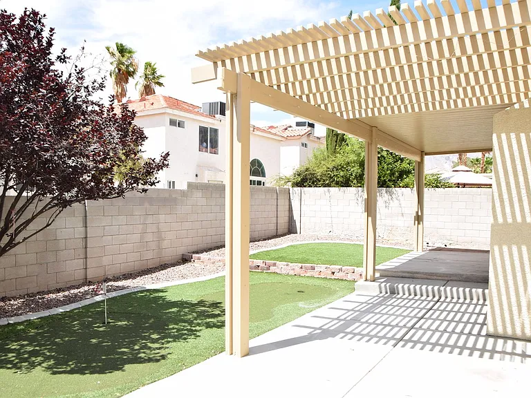 8765 Country Pines Ave — Photo 4