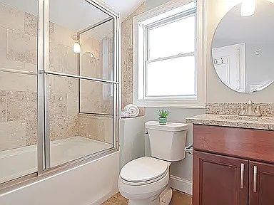 Full bathroom in third bedroom