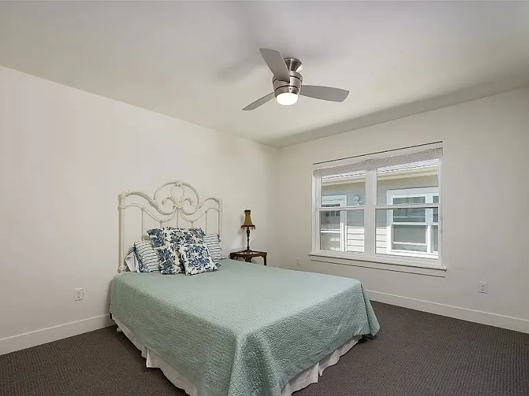 207 Main St #D — Photo 3