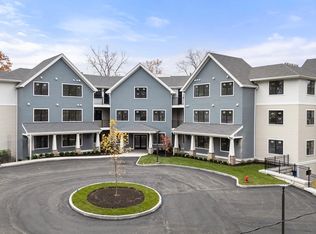 16 Stearns Rd #103, Wellesley, MA 02482