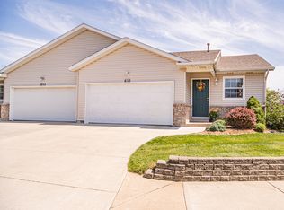655 Wilshire Ct, Holland, MI 49423