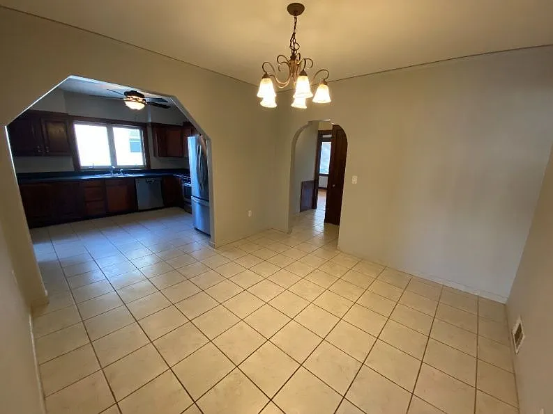 4 bed, 2.5 bath, 1300 sqft, $2,095 — Photo 2