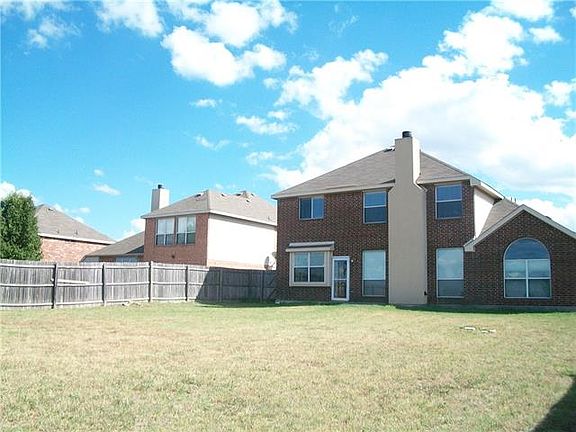 3rd image of 613 Kari Anne Ln
