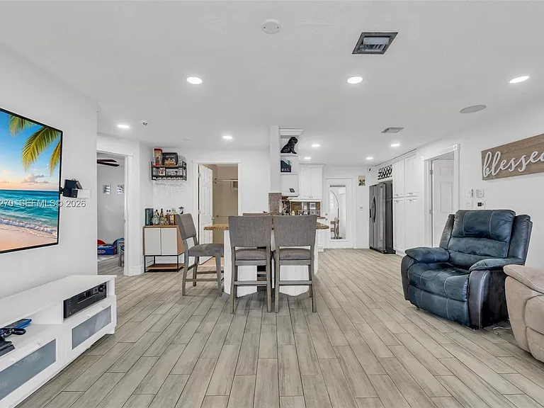7420 Hope St — Photo 5