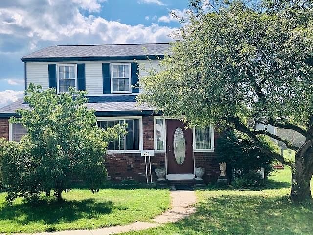 1st image of 205 Oak Heights Dr