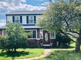 205 Oak Heights Dr, Oakdale, PA 15071