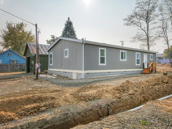 224 Birch St, Yoncalla, OR 97499