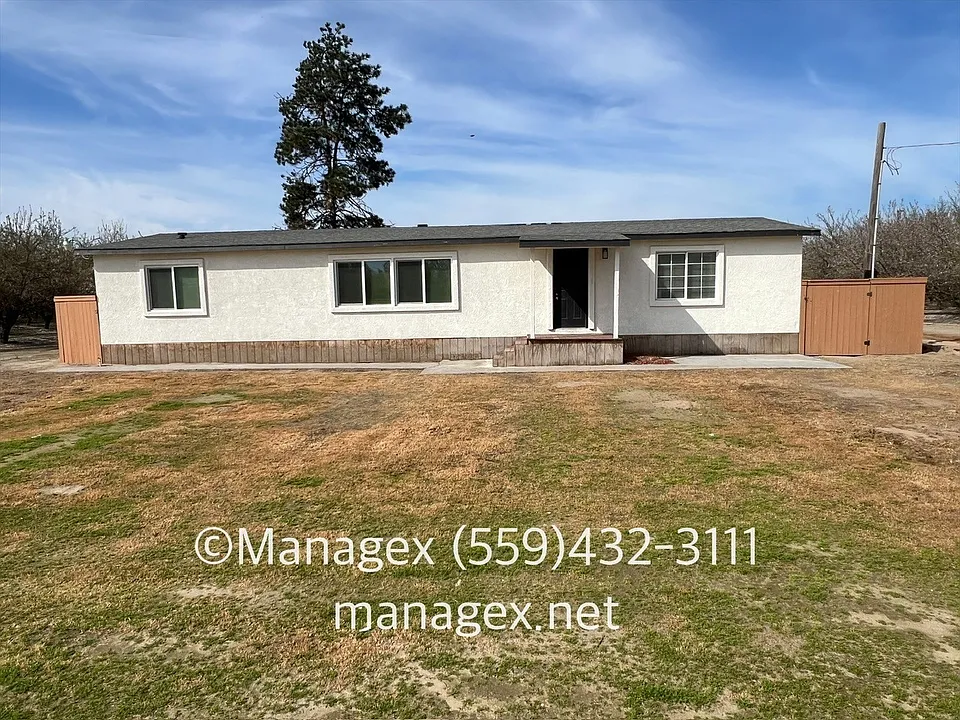 7905 S Brawley Ave