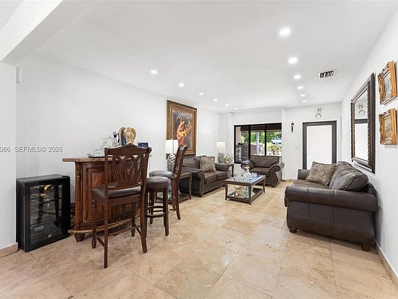 4th image of 2054 Alton Rd