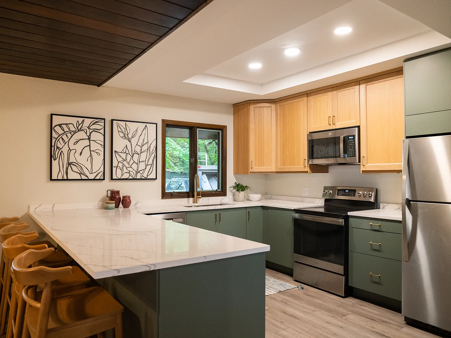 4 bed, 1956 sqft, $3,000 — Photo 3